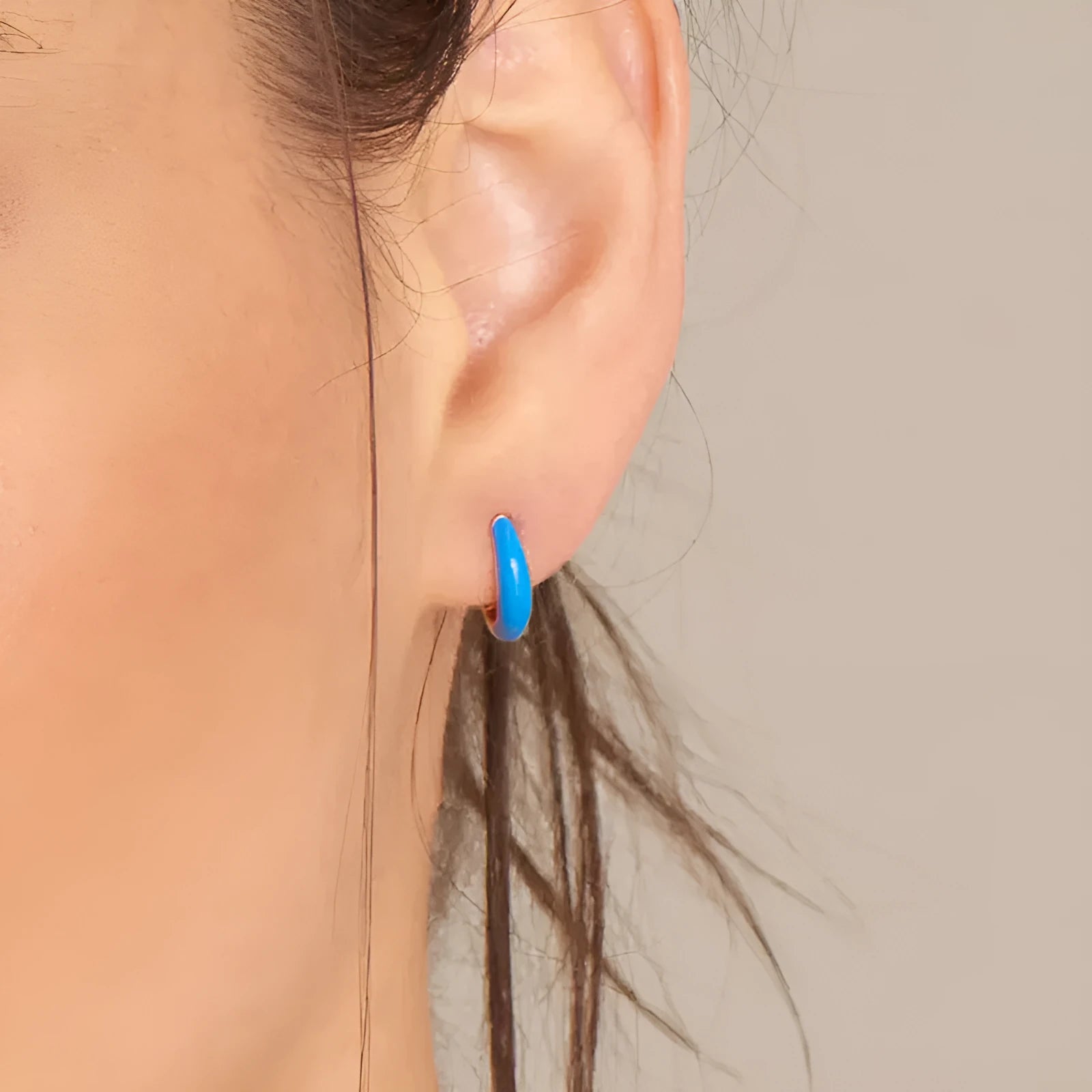 Geometric U-shaped epoxy resin earrings with a drip oil texture in multiple colour options.