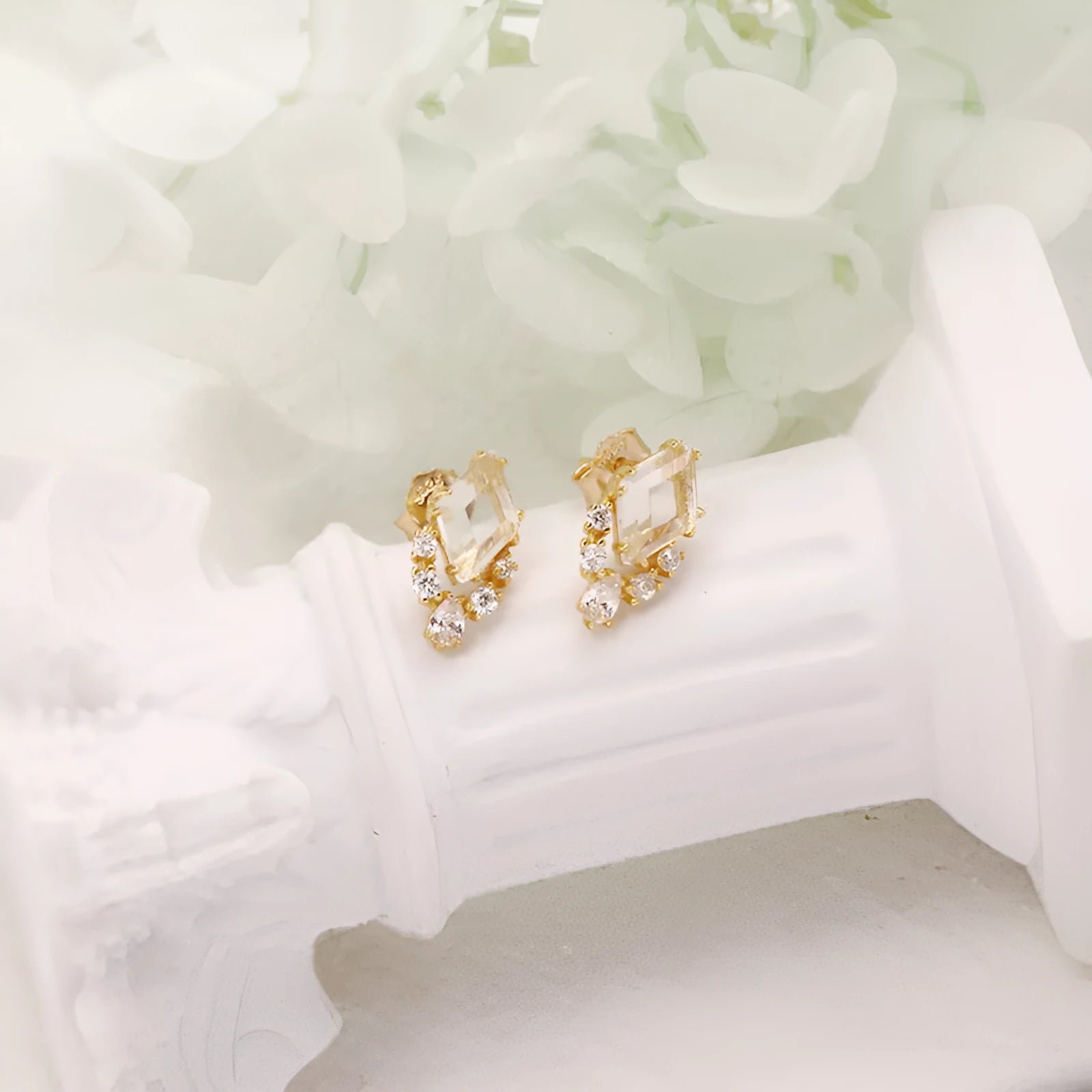 Geometric sweet white crystal earrings made from 925 sterling silver