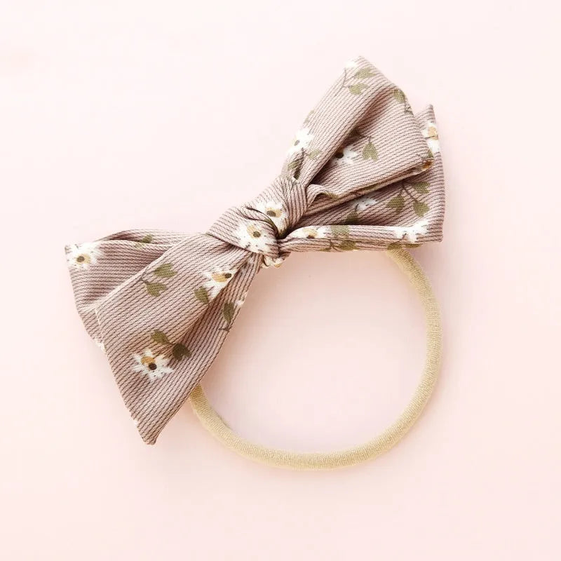 Children's knotted bow hair ring with Snow White print in cloth material
