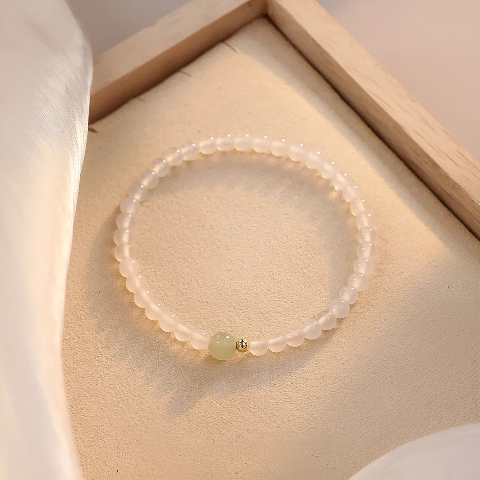 Natural Hetian jade and white agate women's bracelet with 15cm length in New Chinese style.