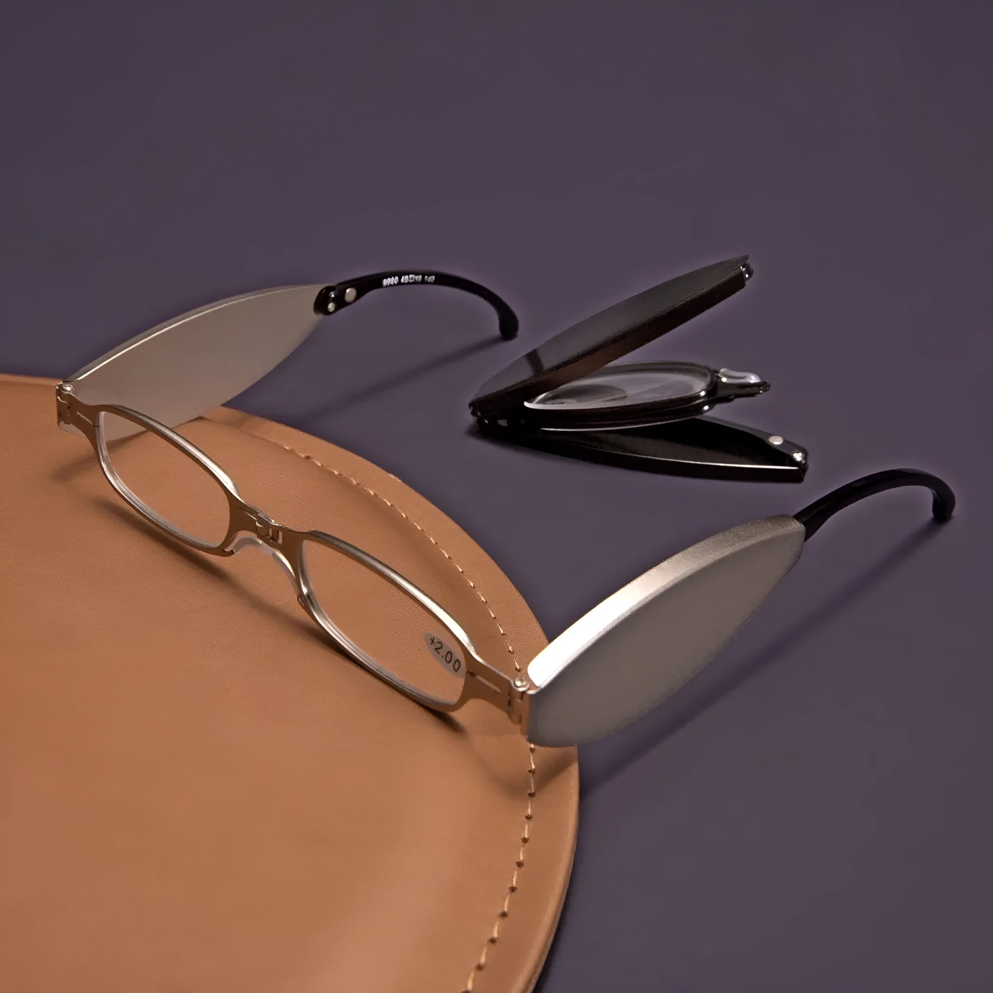 Folding presbyopic glasses in retro style with ring elements, shown in black and silver frame colours