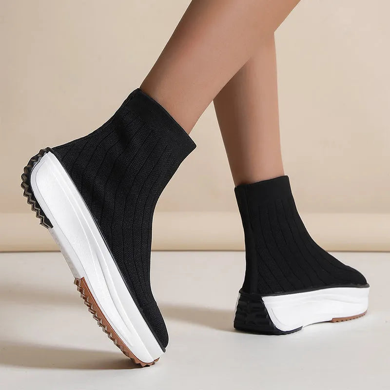 Women's knitted ankle boots with thick sole, round toe, flat heel, in black and pink