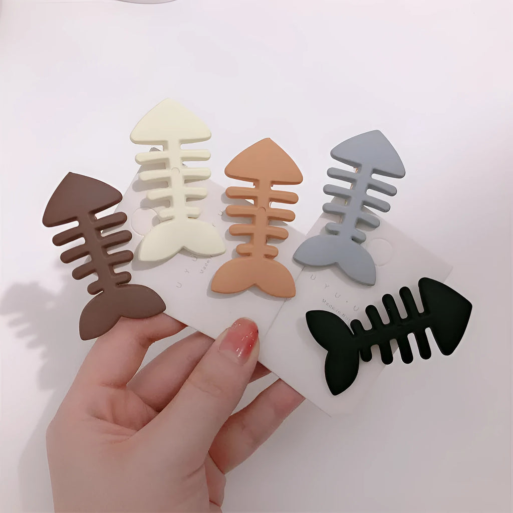 Minimalist fishbone design duckbill clip barrette for side bangs in neutral colours