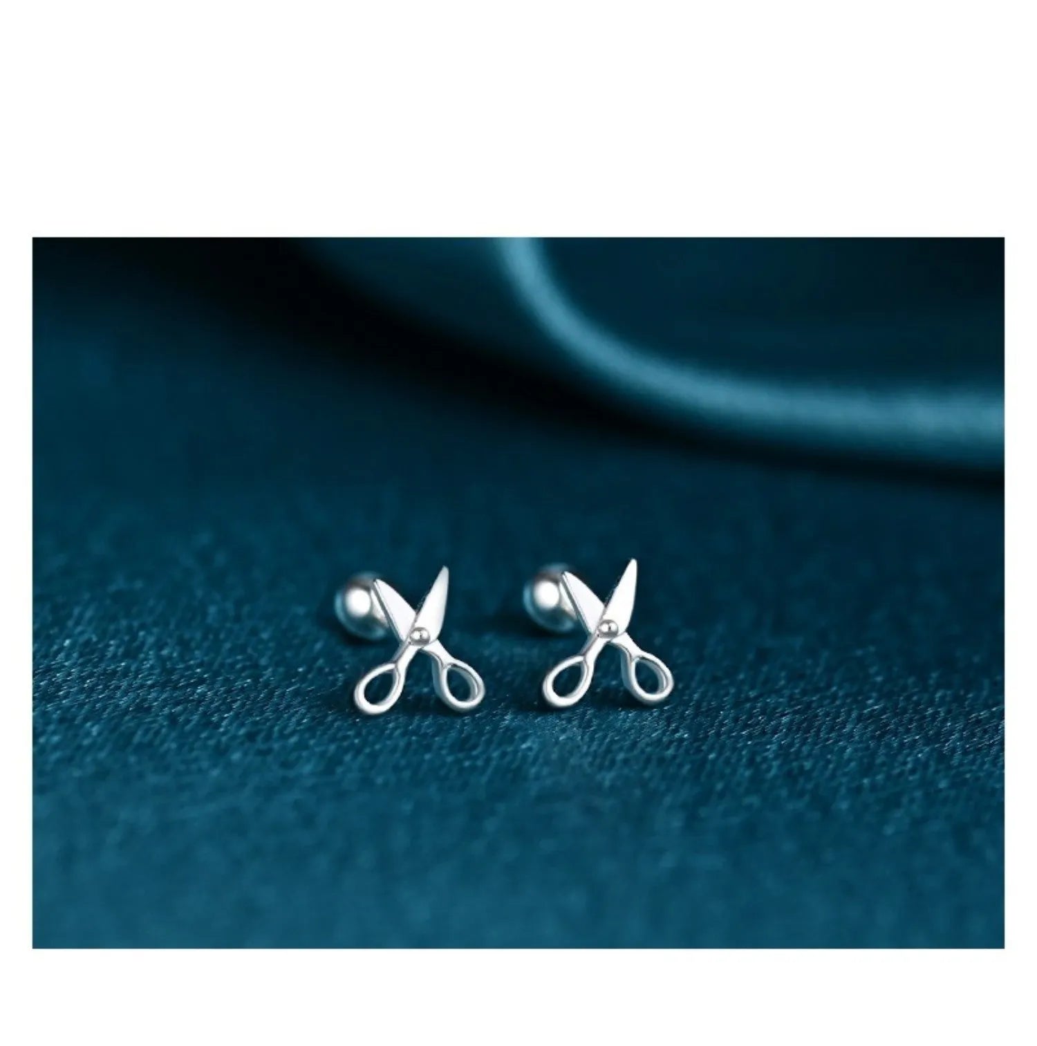 Silver screw-style ear nail jewellery with miniature scissors decoration for women's cartilage piercing