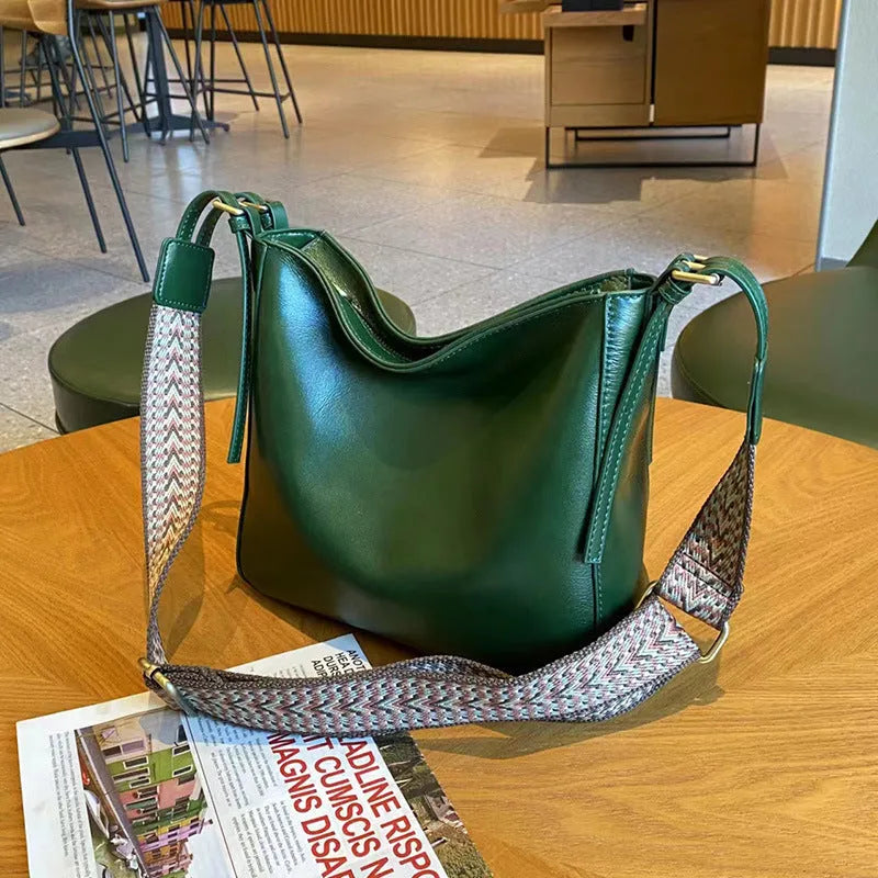 Genuine leather women's shoulder messenger bag in urban simplicity style with multiple internal compartments
