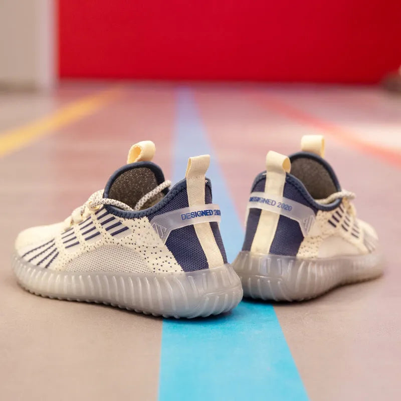 Men's white breathable flying fabric sports shoes with low-top platform design and round toe.
