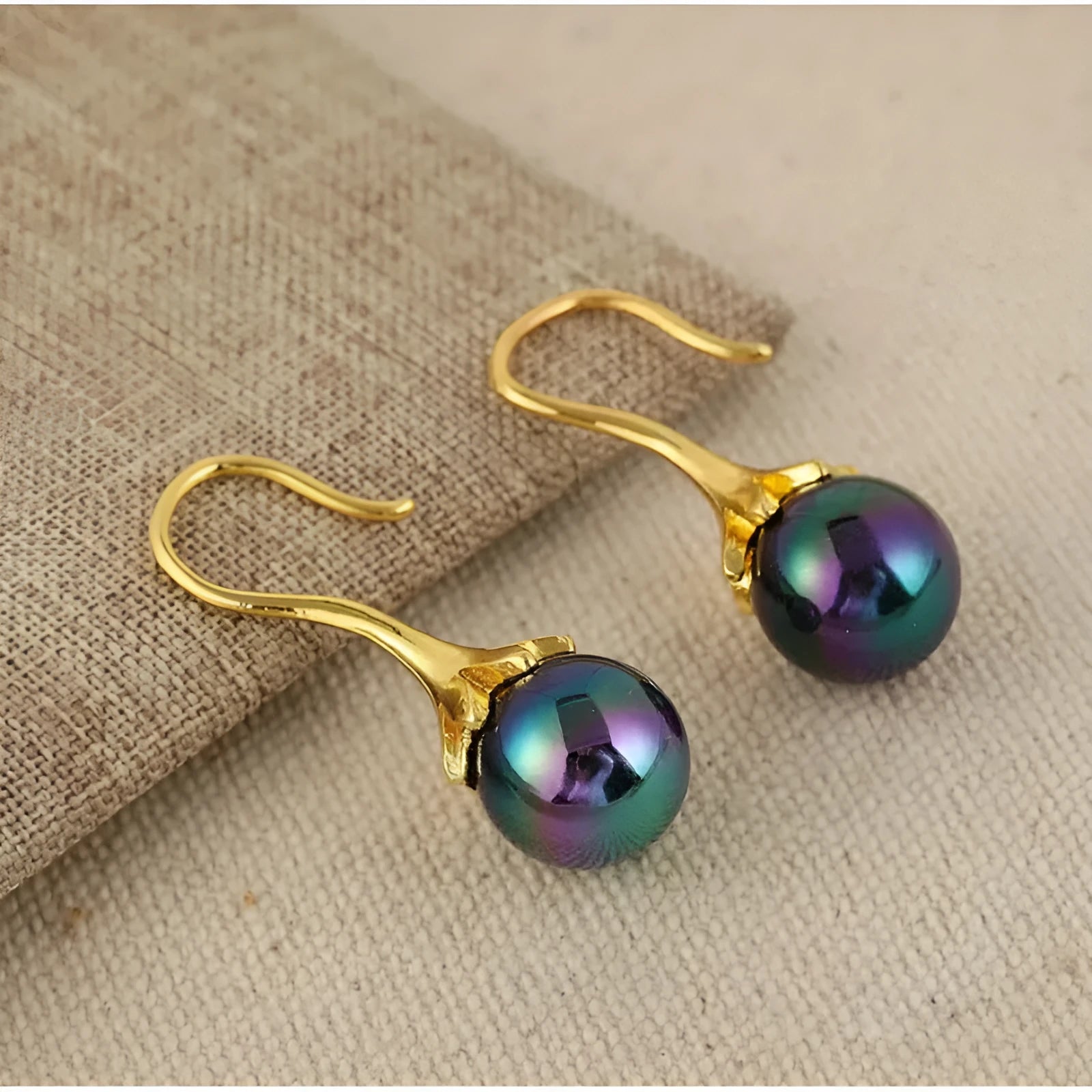 Gold colour retro fashion earrings for women with electroplated alloy construction