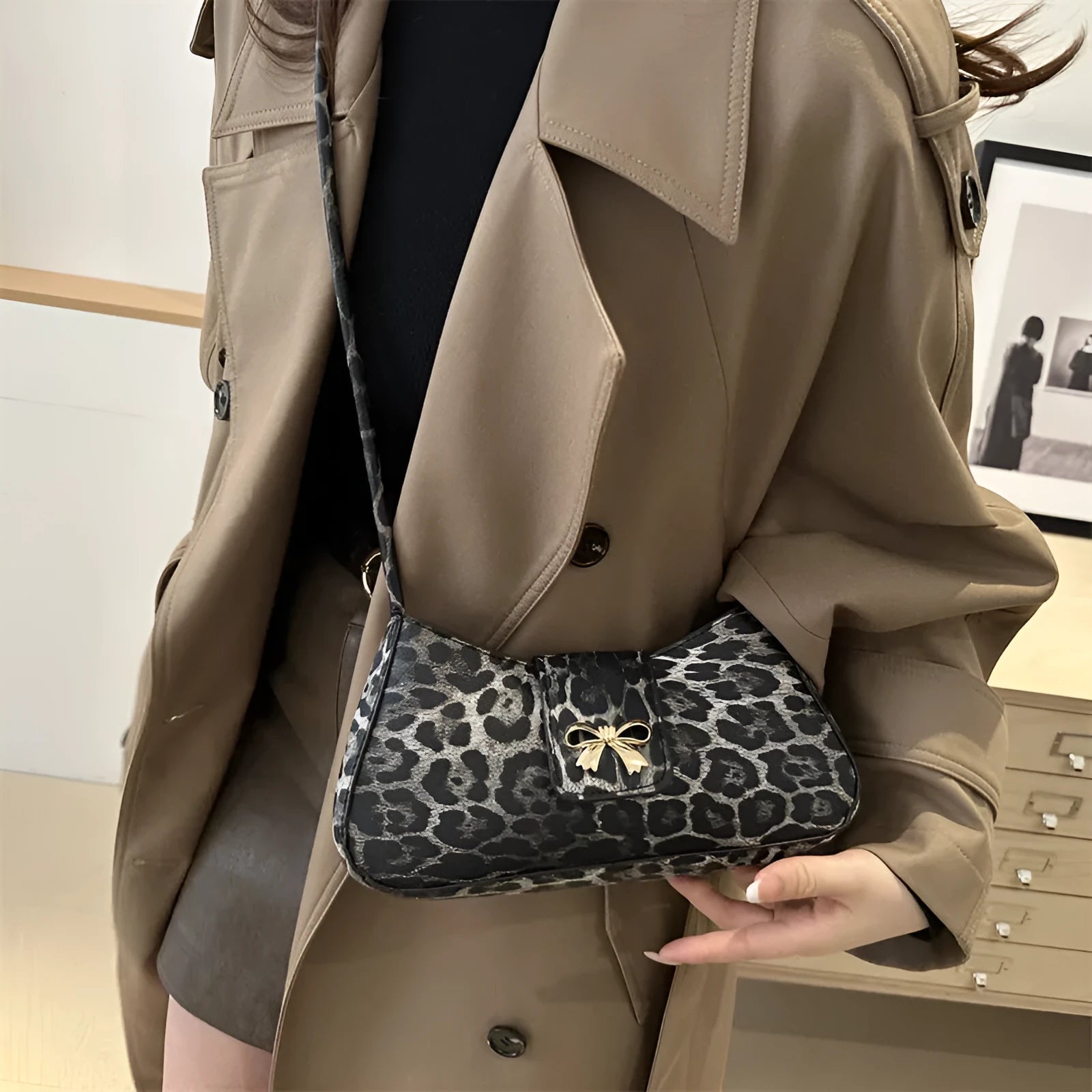 Women's casual PU leather handbag in large 27cm size with sandwich pocket design
