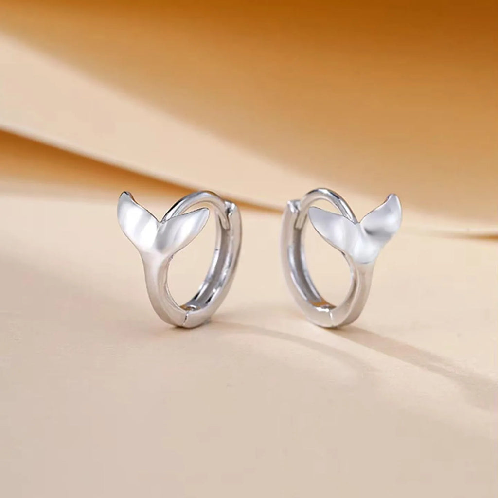 Women's fashion earrings with fishtail design in electroplated white gold or yellow gold finish