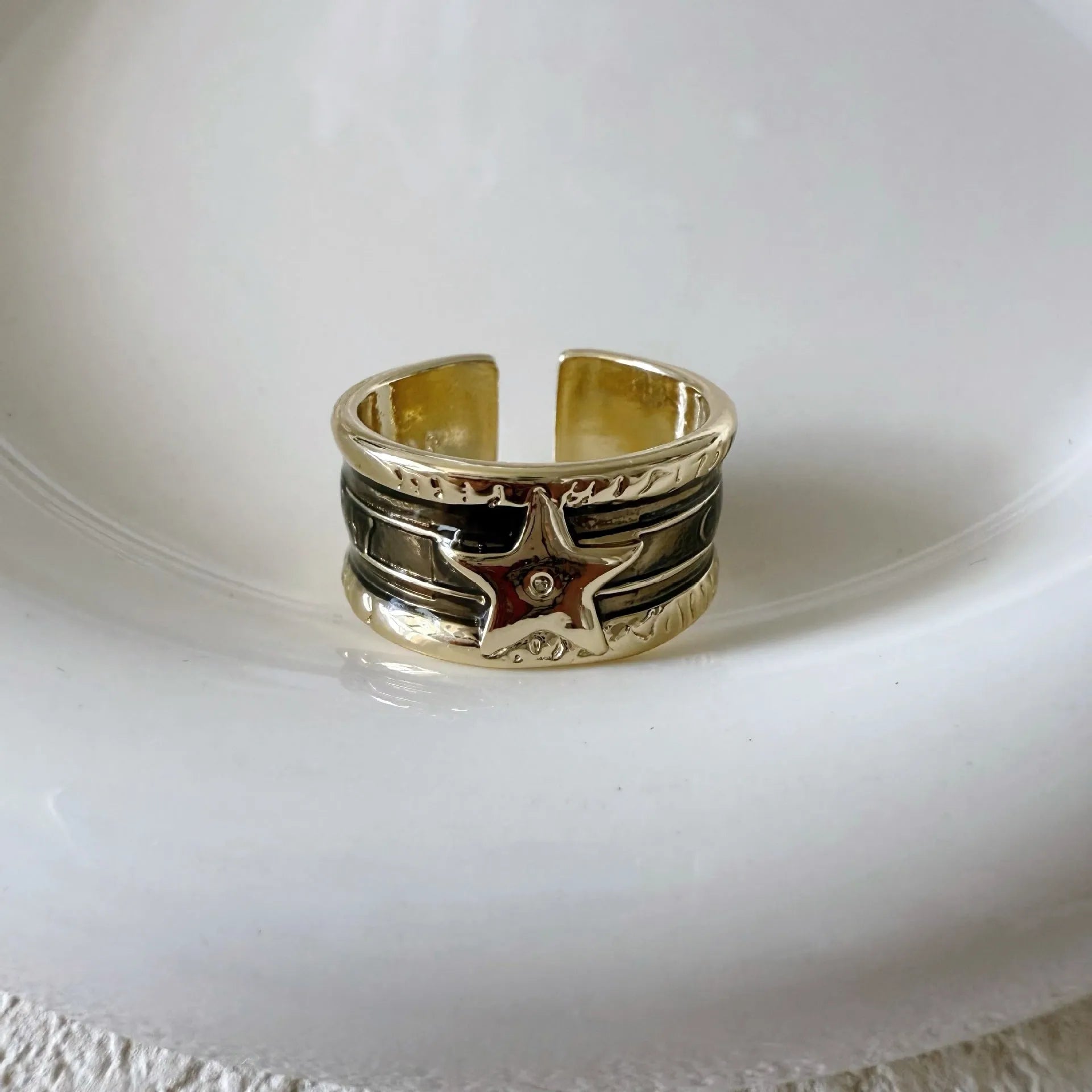 Adjustable geometric copper ring with a distressed XINGX drop oil design in ins style.