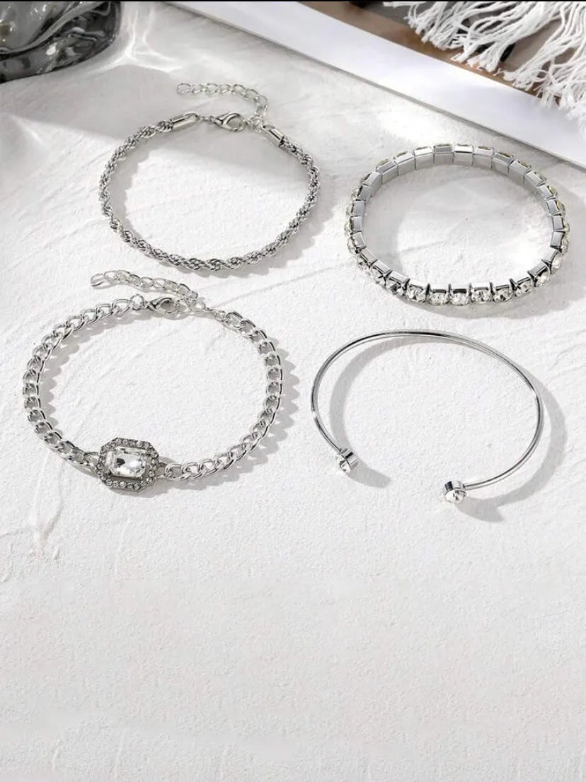 Women's geometric retro jewellery four-piece set with chain and square diamond design in alloy gold or silver finish