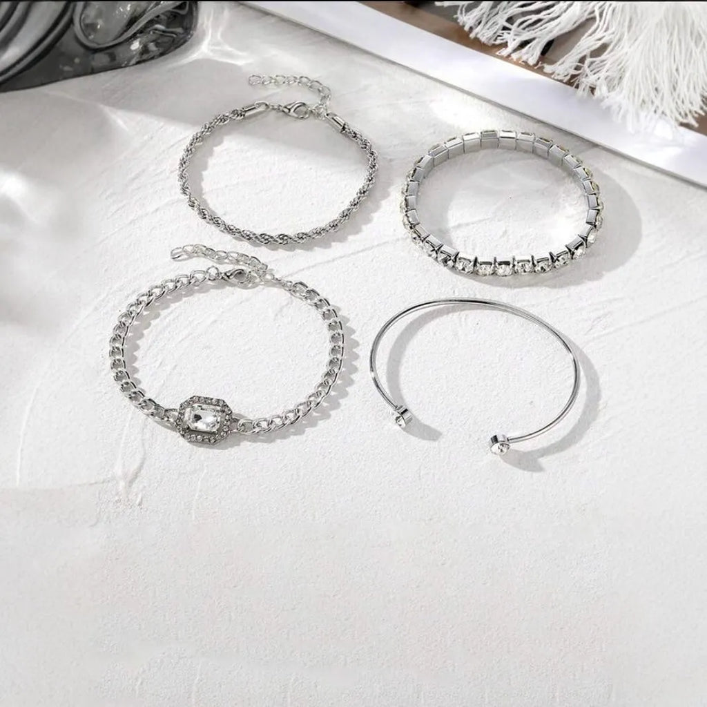 Women's geometric retro jewellery four-piece set with chain and square diamond design in alloy gold or silver finish