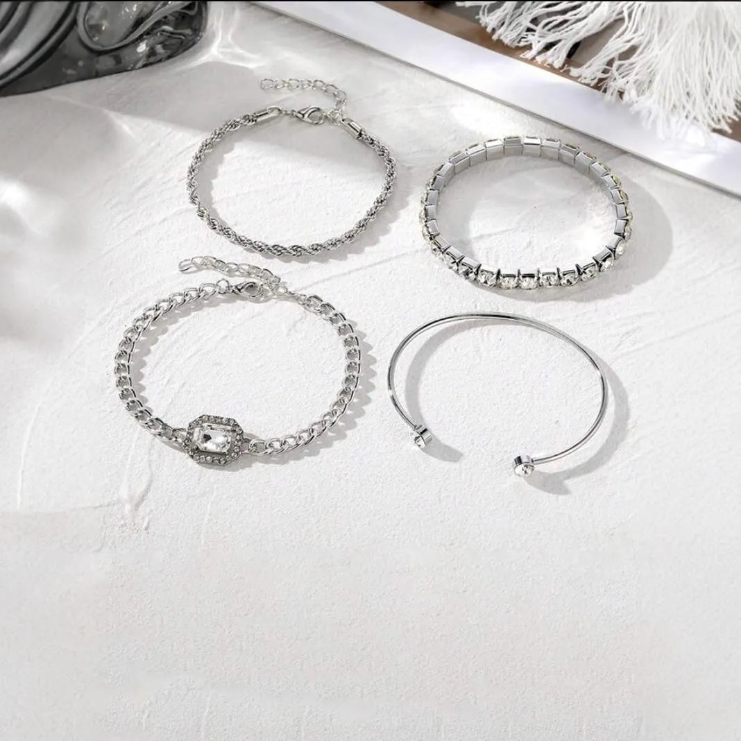 Women's geometric retro jewellery four-piece set with chain and square diamond design in alloy gold or silver finish