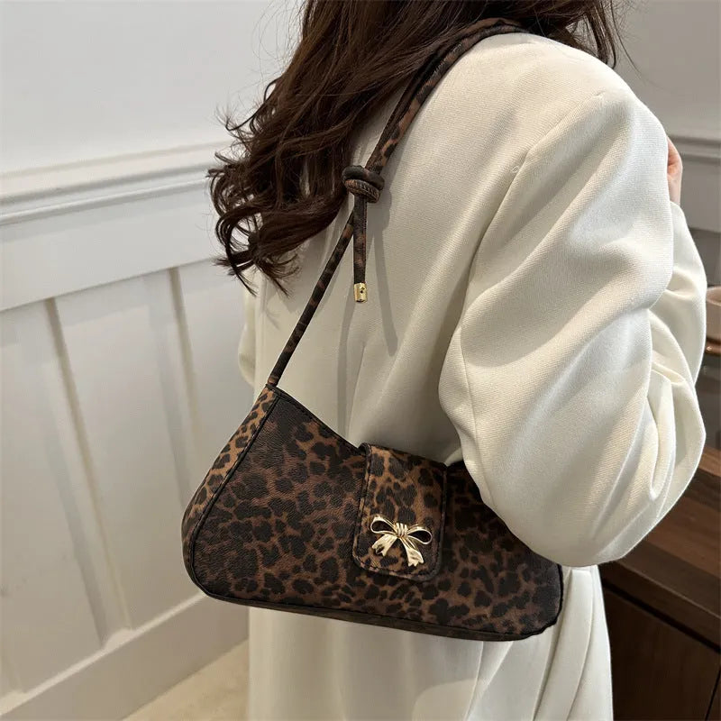 Women's casual PU leather handbag in large 27cm size with sandwich pocket design