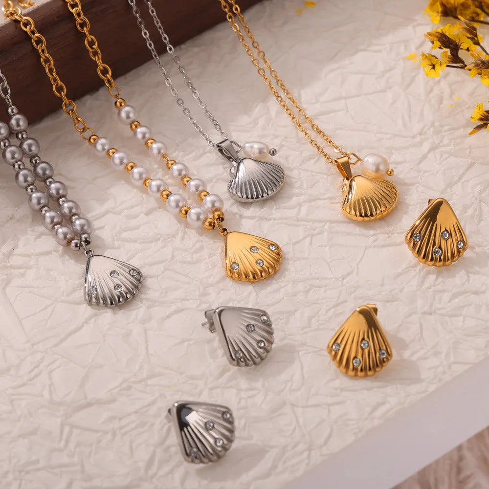 Gold tone vintage shell pendant necklace with a freshwater pearl bead on an O-shaped titanium steel chain.