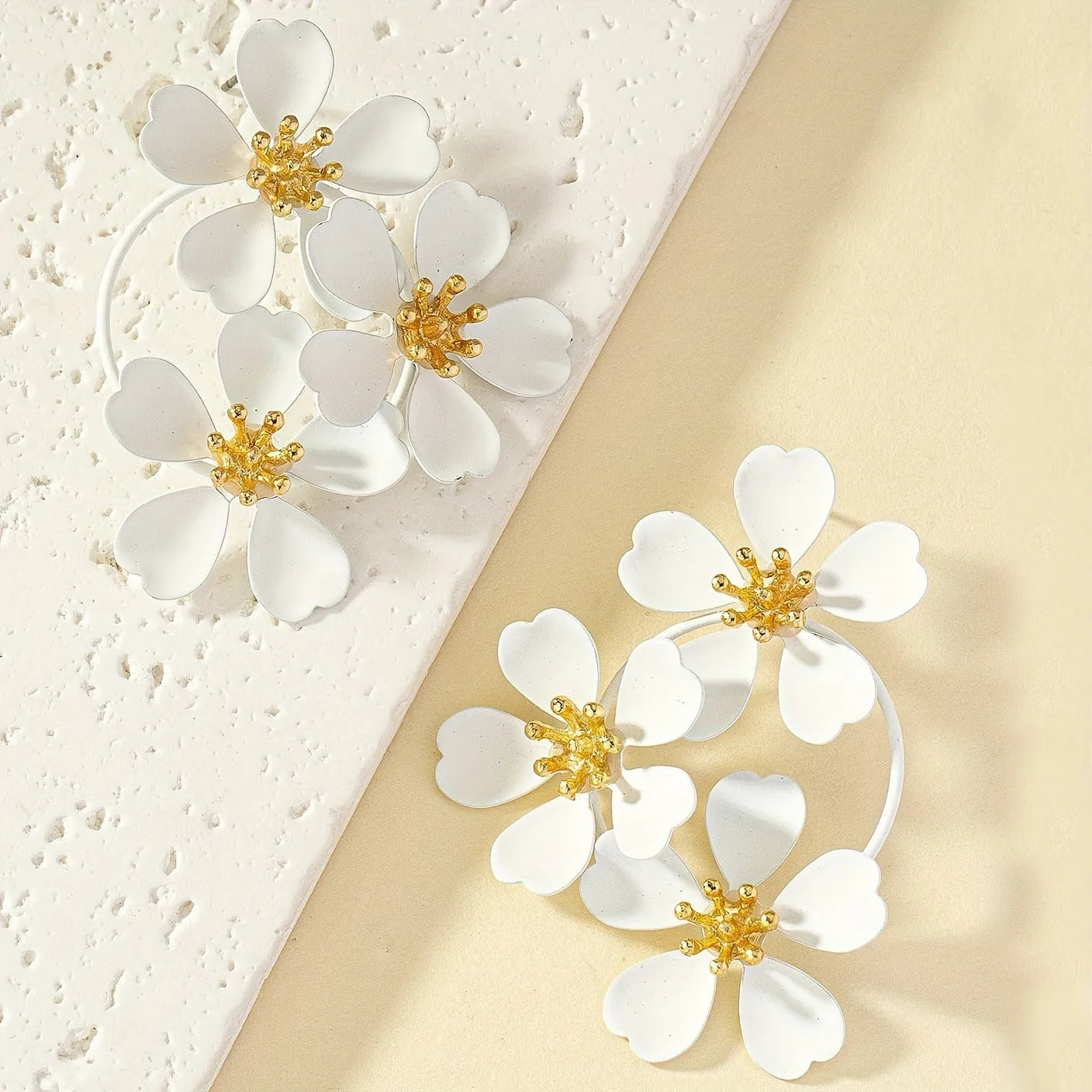 Retro flower earrings for women in black or white iron construction