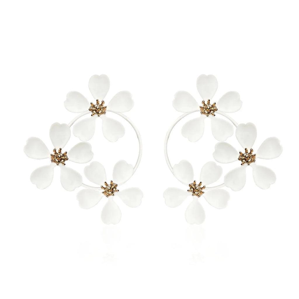 Retro flower earrings for women in black or white iron construction