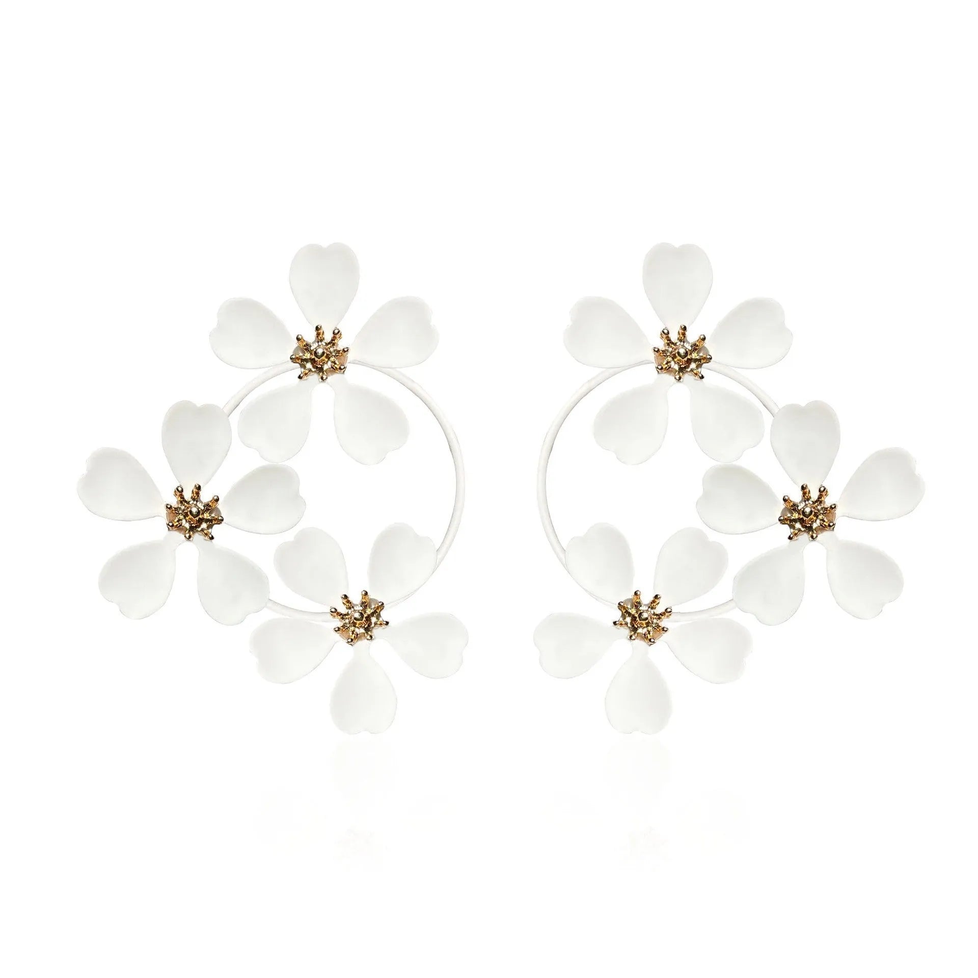 Retro flower earrings for women in black or white iron construction