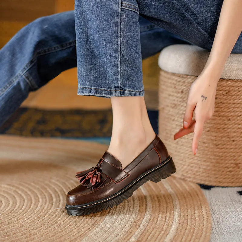 Women's chunky heel loafers with tassel detail in cowhide leather
