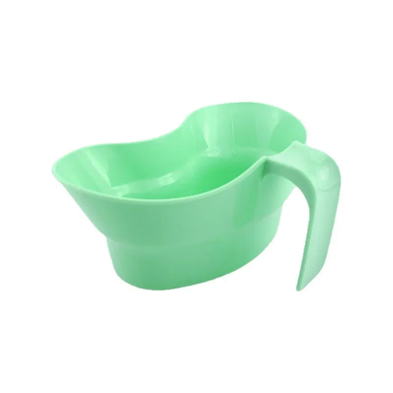 Green plastic bedridden patient gargle cup with flexible straw for elderly oral care