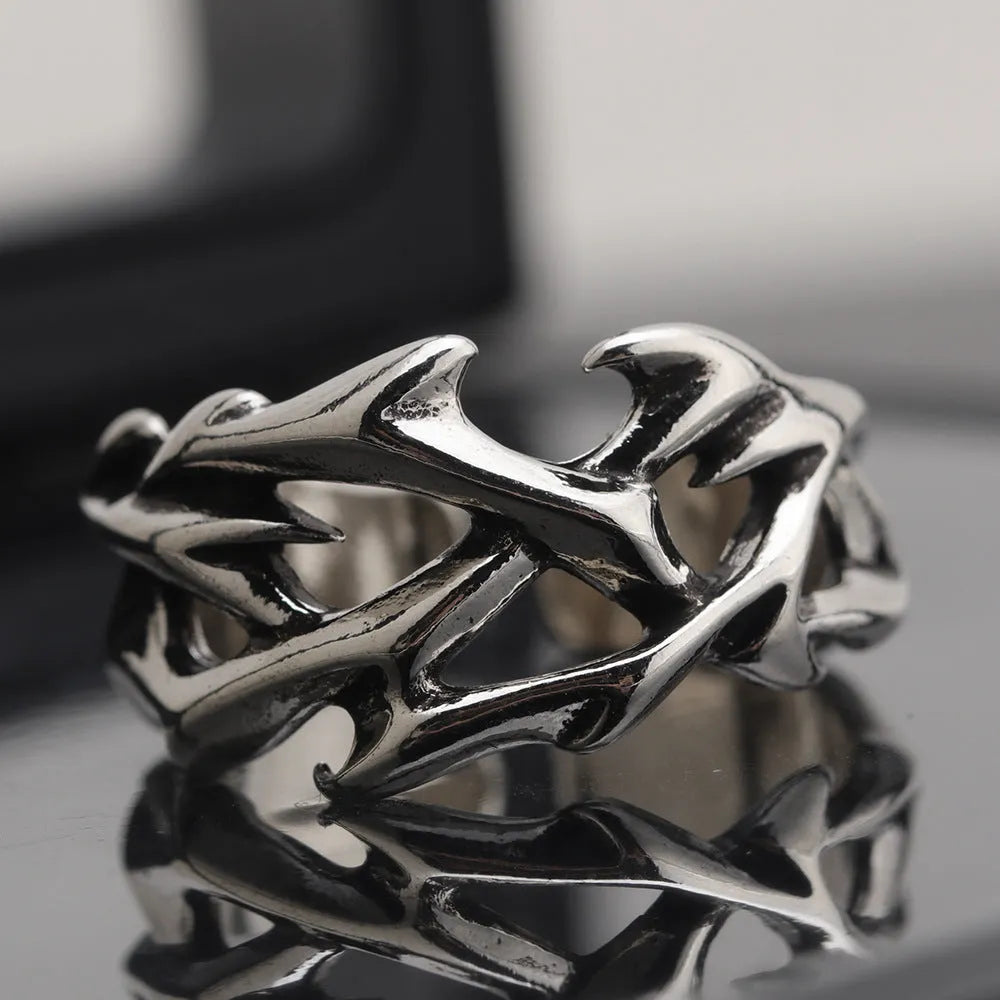 Copper adjustable ring with geometric thorn and flower design in J2150 colour on a hand.