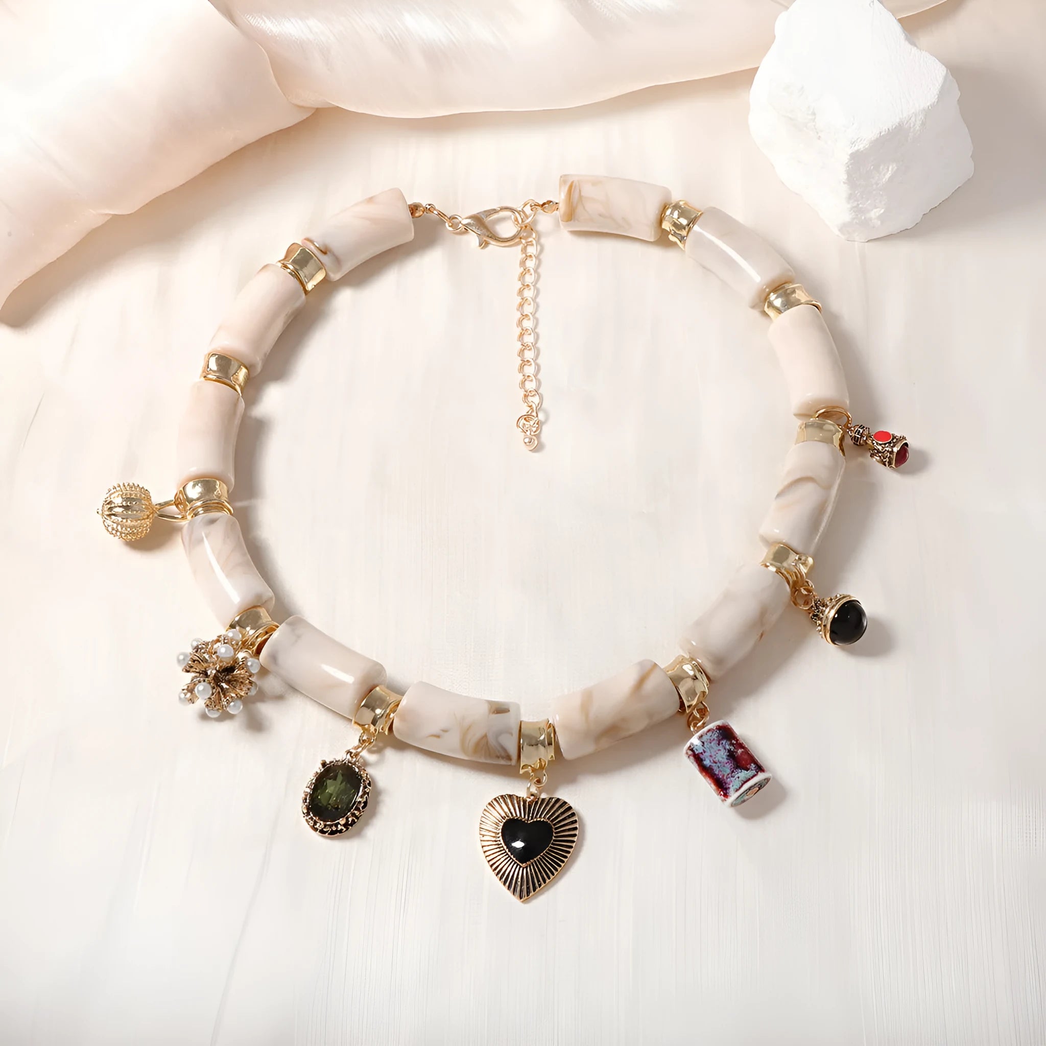 Heart shaped bamboo design resin necklace for women with electroplated picture colour finish