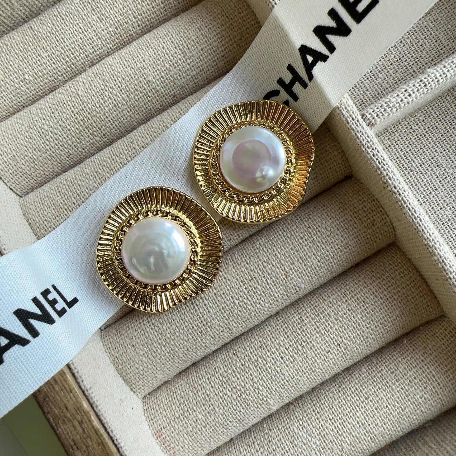 Gold electroplated round earrings with French retro styling for women