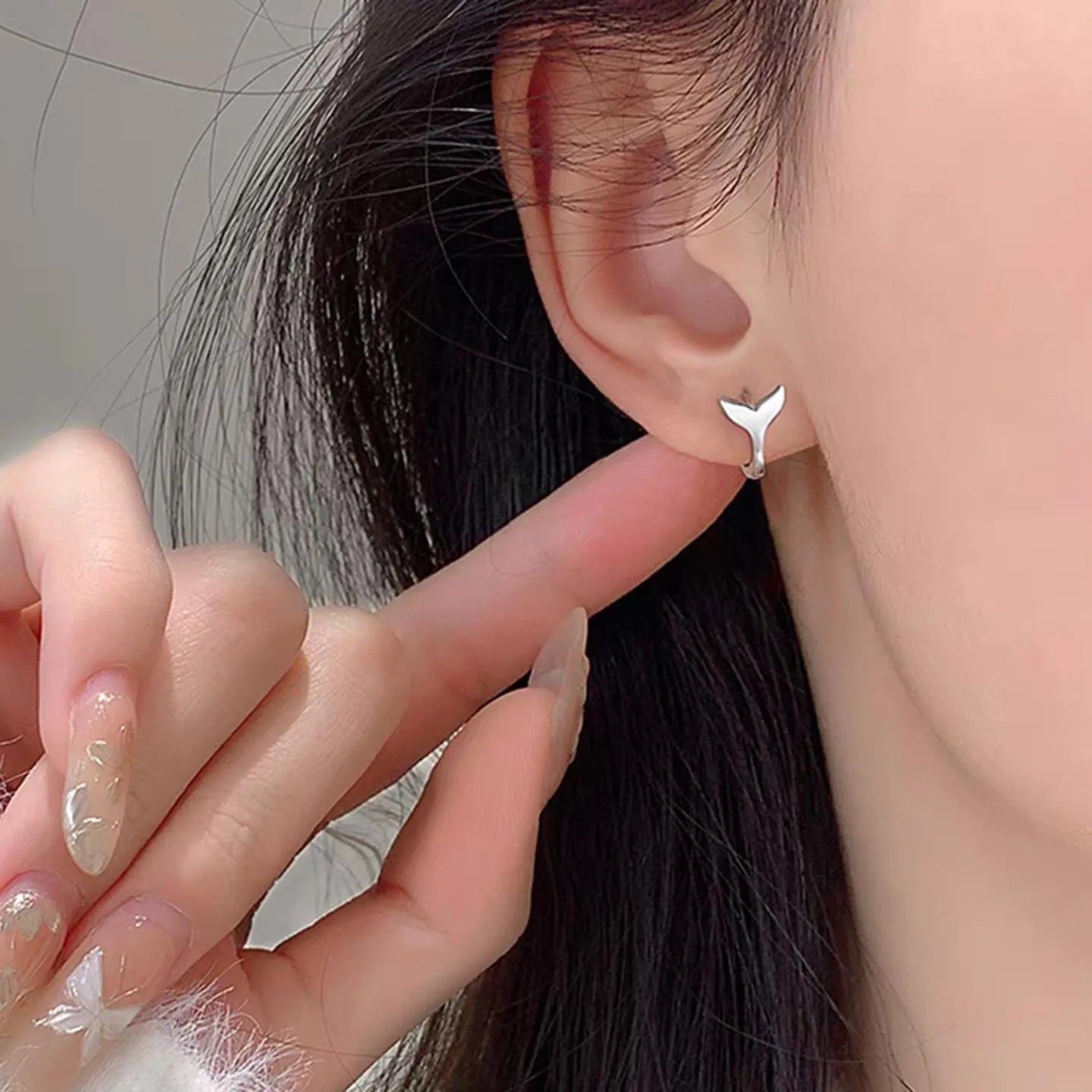 Women's fashion earrings with fishtail design in electroplated white gold or yellow gold finish