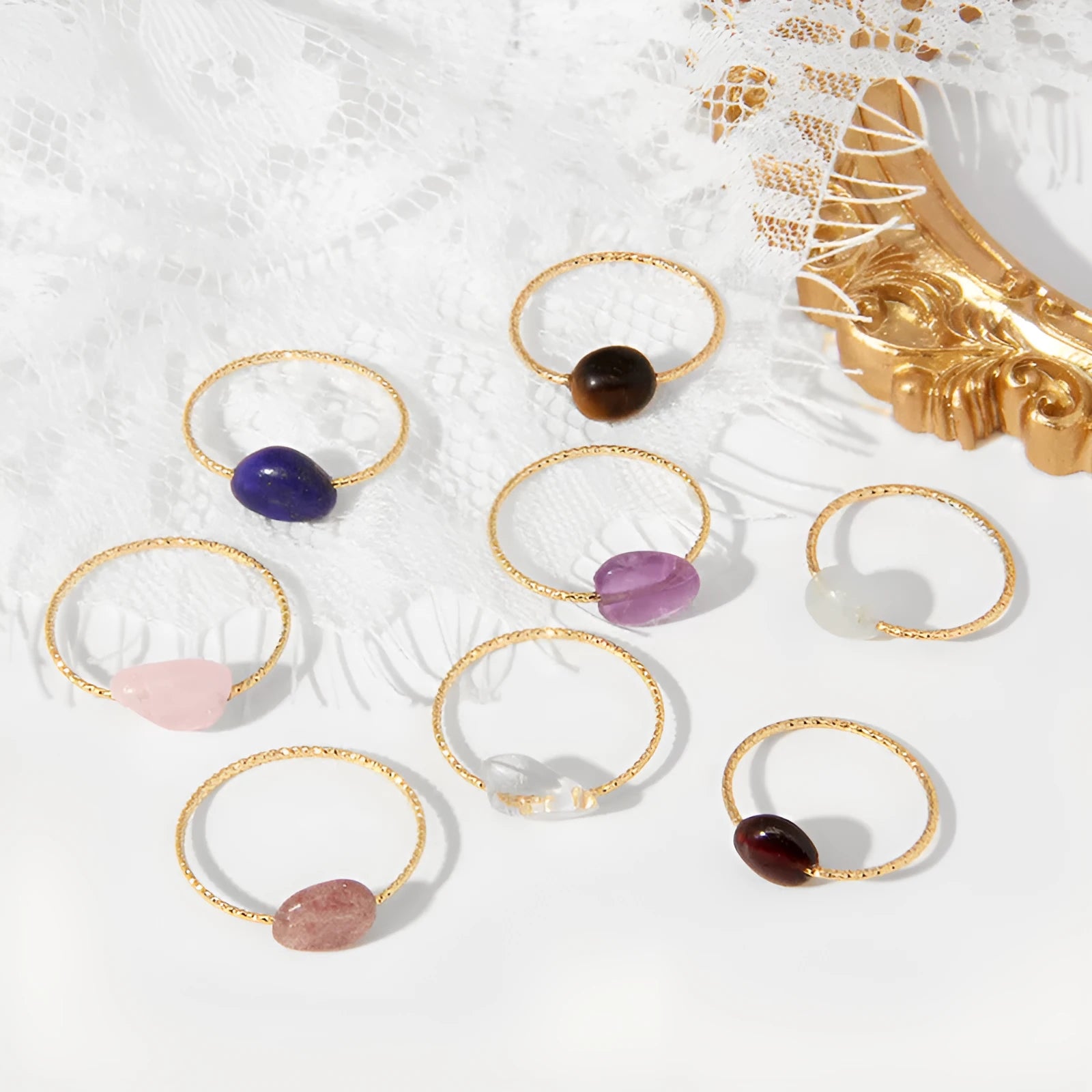 Geometric women's ring with a coloured agate stone in a modern setting.