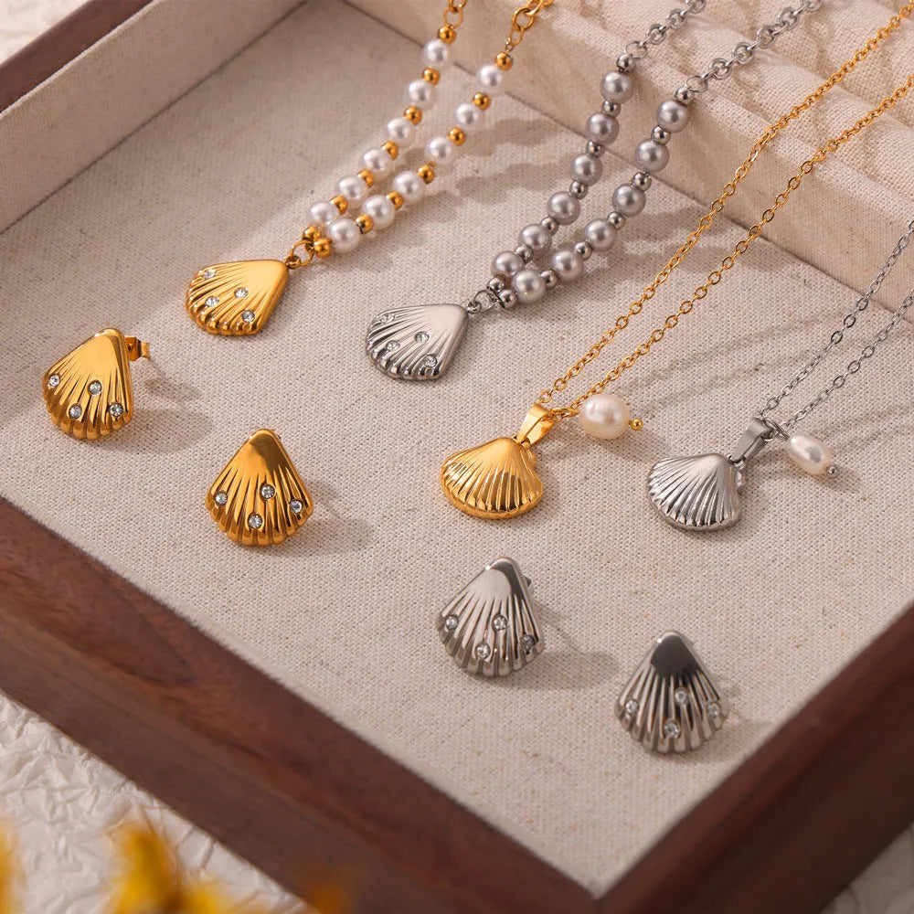 Gold tone vintage shell pendant necklace with a freshwater pearl bead on an O-shaped titanium steel chain.