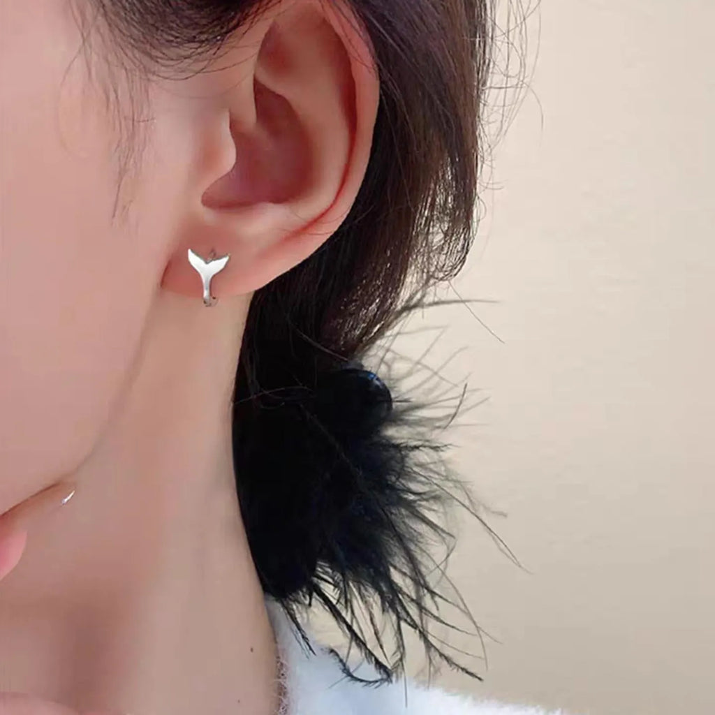 Women's fashion earrings with fishtail design in electroplated white gold or yellow gold finish