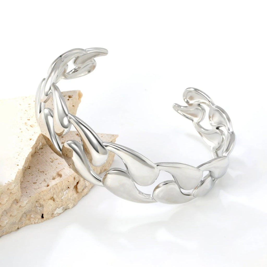 Stainless steel women's bracelet in European American advanced style with alloy components and adjustable design