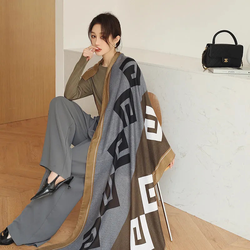 Women's polyester printed scarf in mid-length 180cm by 90cm dimensions for autumn wear