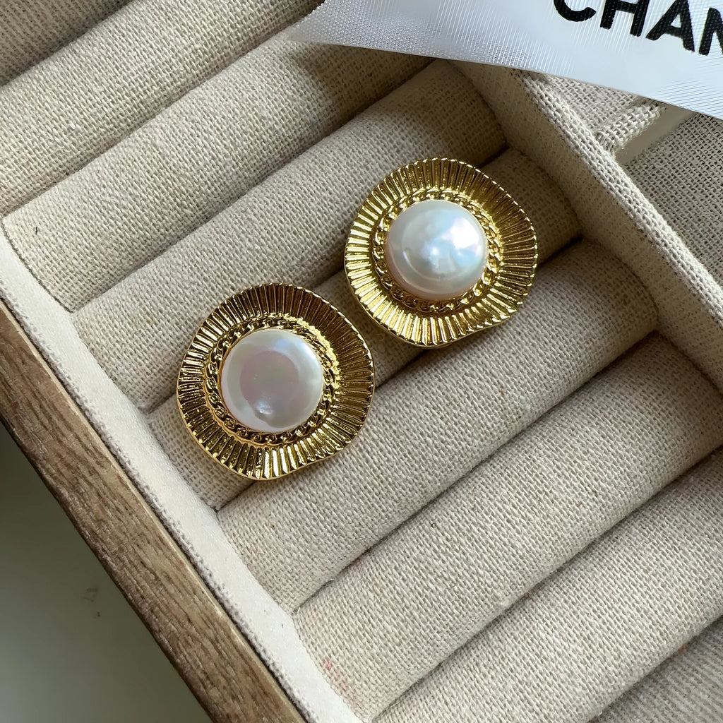 Gold electroplated round earrings with French retro styling for women