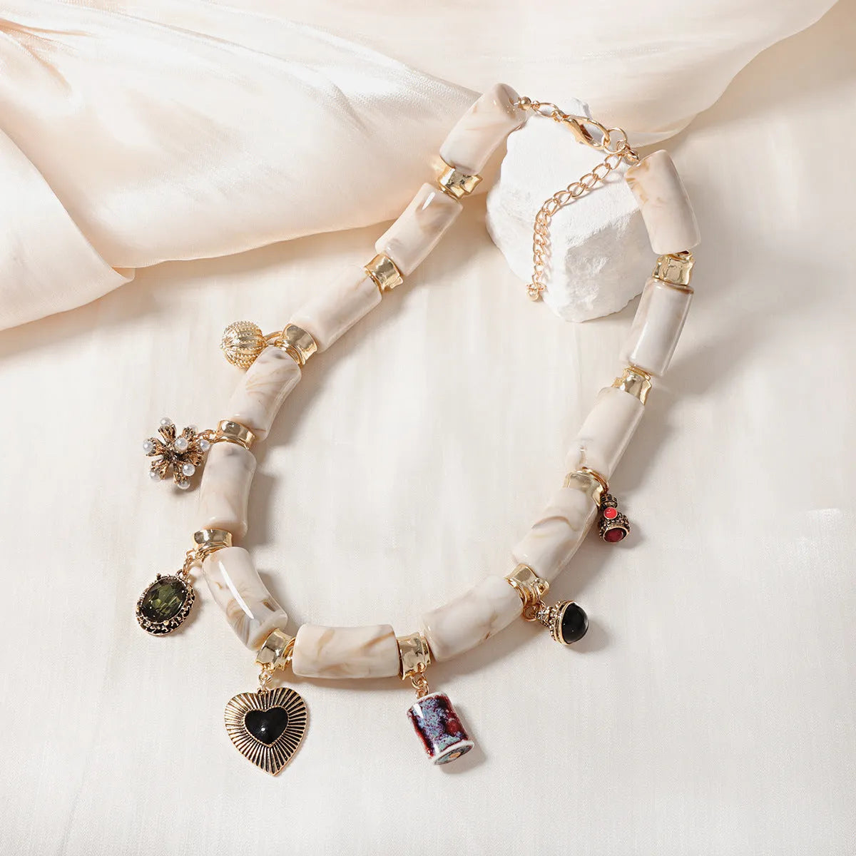Heart shaped bamboo design resin necklace for women with electroplated picture colour finish