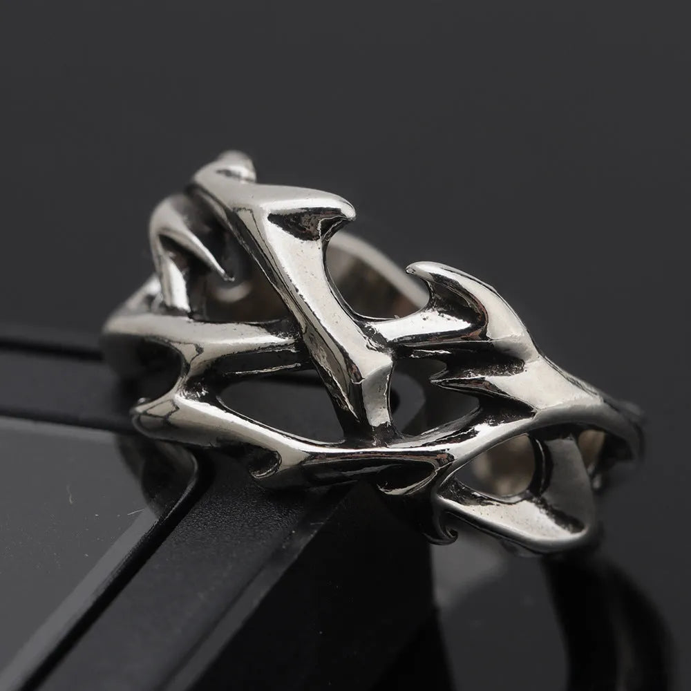 Copper adjustable ring with geometric thorn and flower design in J2150 colour on a hand.