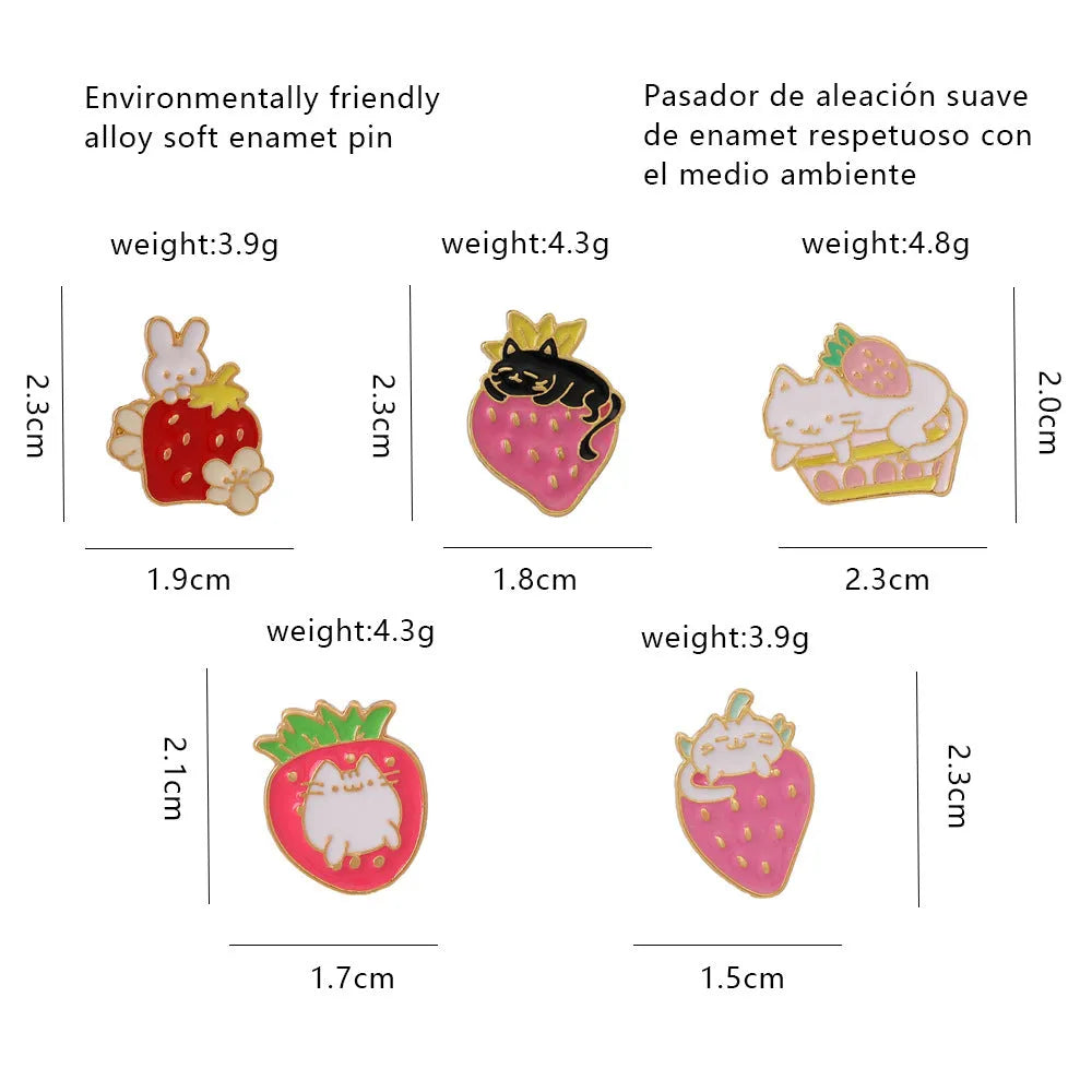 Alloy cake cat brooch with strawberry decoration and dripping oil design elements
