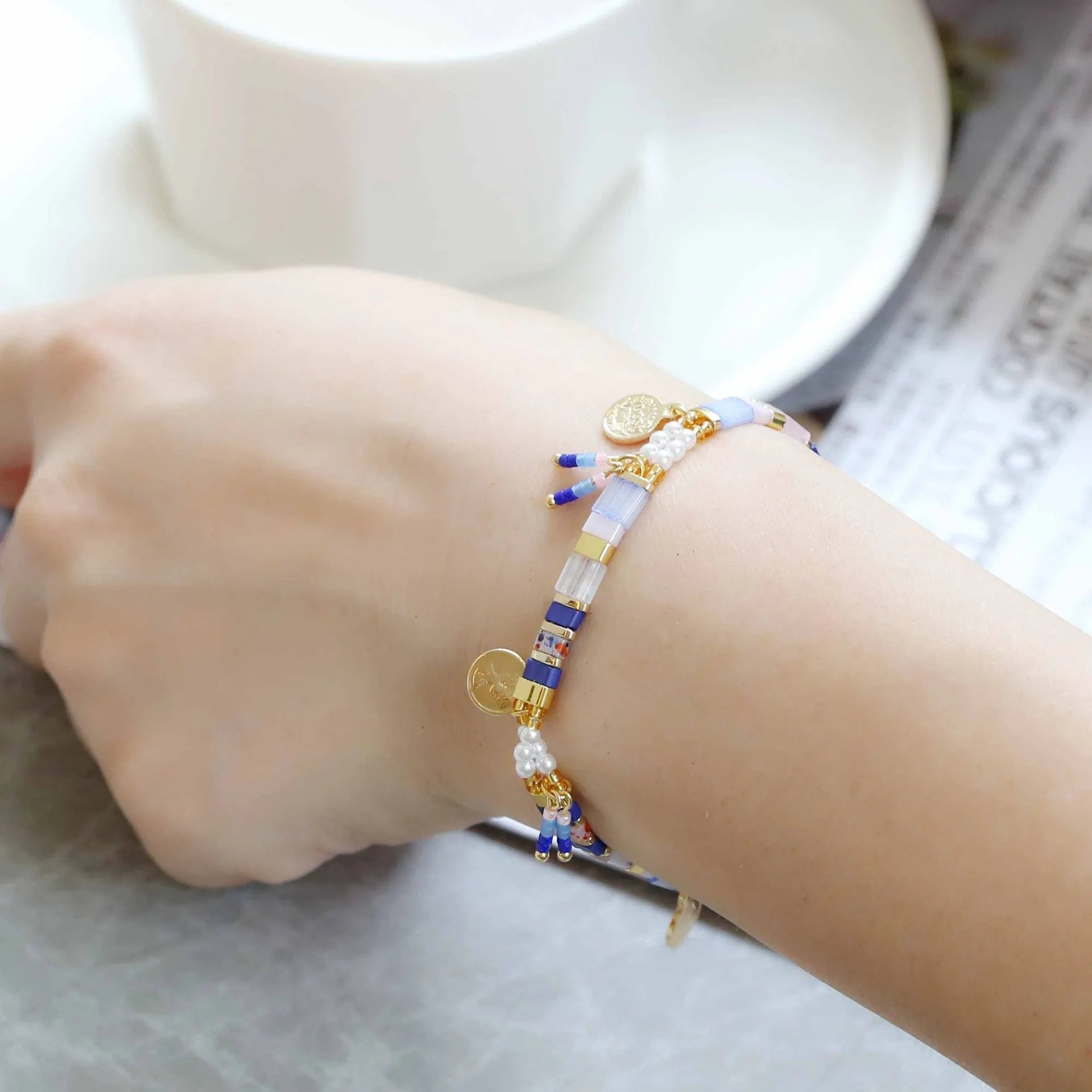Women's imitation pearl glass bead bracelet in European and American style with six colour options