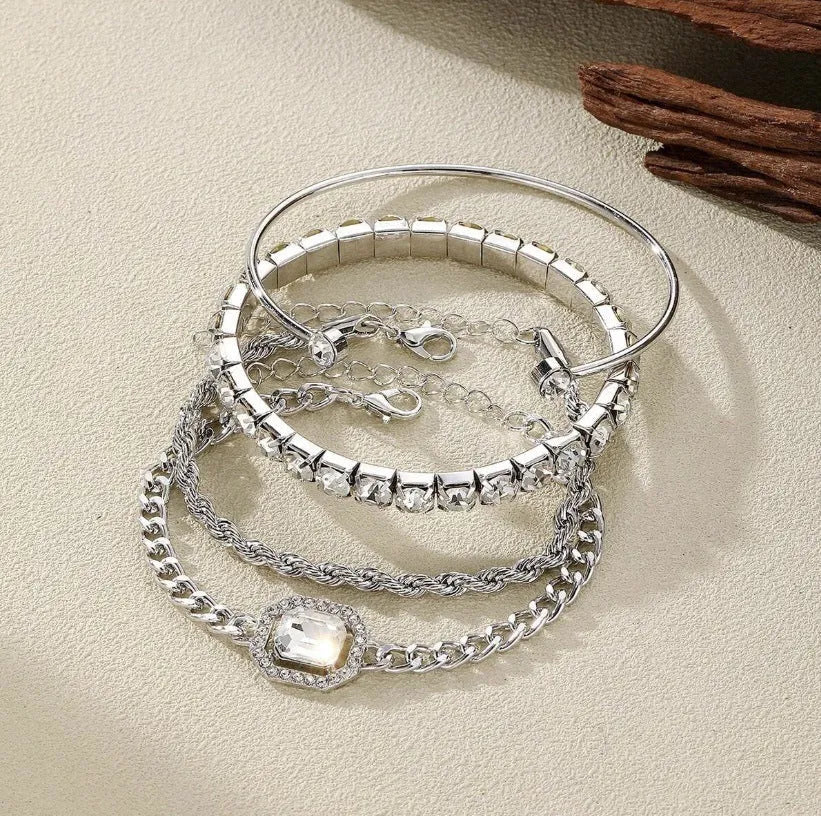 Women's geometric retro jewellery four-piece set with chain and square diamond design in alloy gold or silver finish