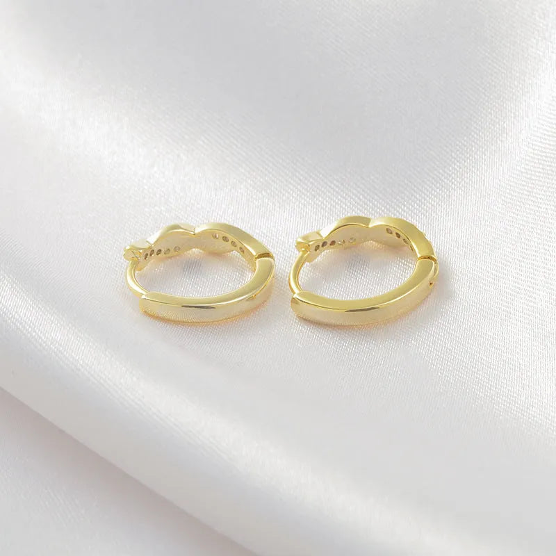 Geometric hoop earrings with hemp rope elements in gold or silver copper finish
