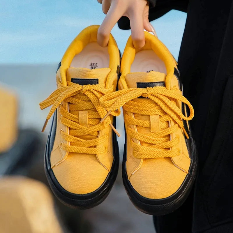 Women's low-top lace-up board shoes in blue, with a vulcanised rubber sole and round toe.