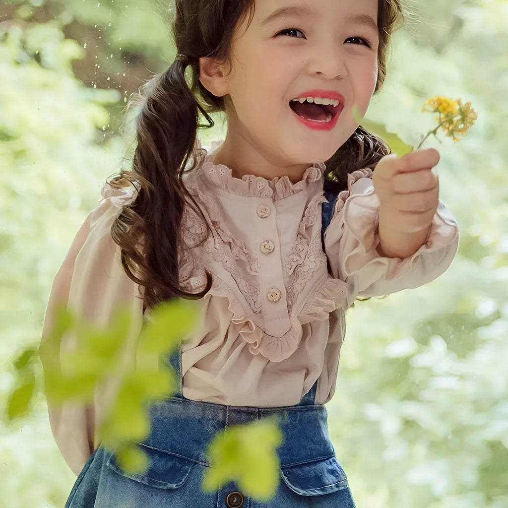 Girls' lace collar puff sleeve cotton shirt in solid beige colour for autumn