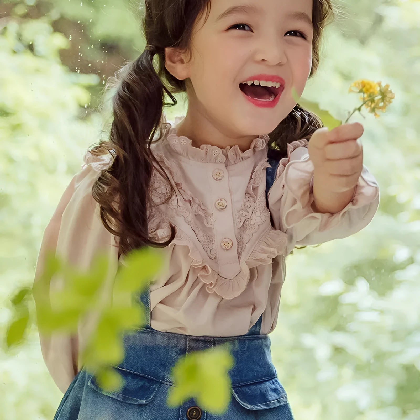 Girls' lace collar puff sleeve cotton shirt in solid beige colour for autumn