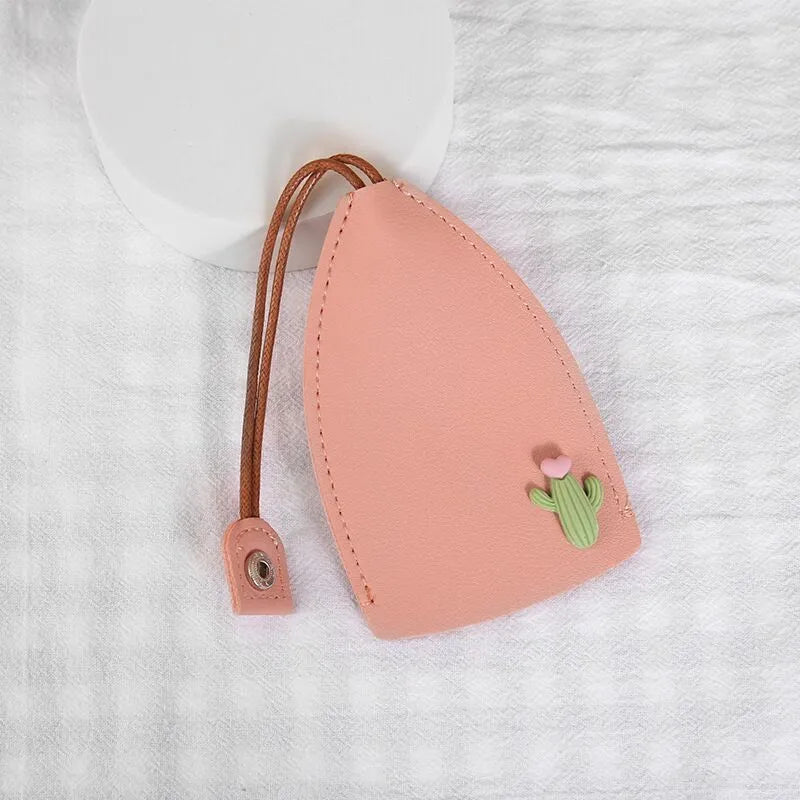 Cartoon pull-out key case in PU leather measuring 14 x 7.5 cm with colourful designs