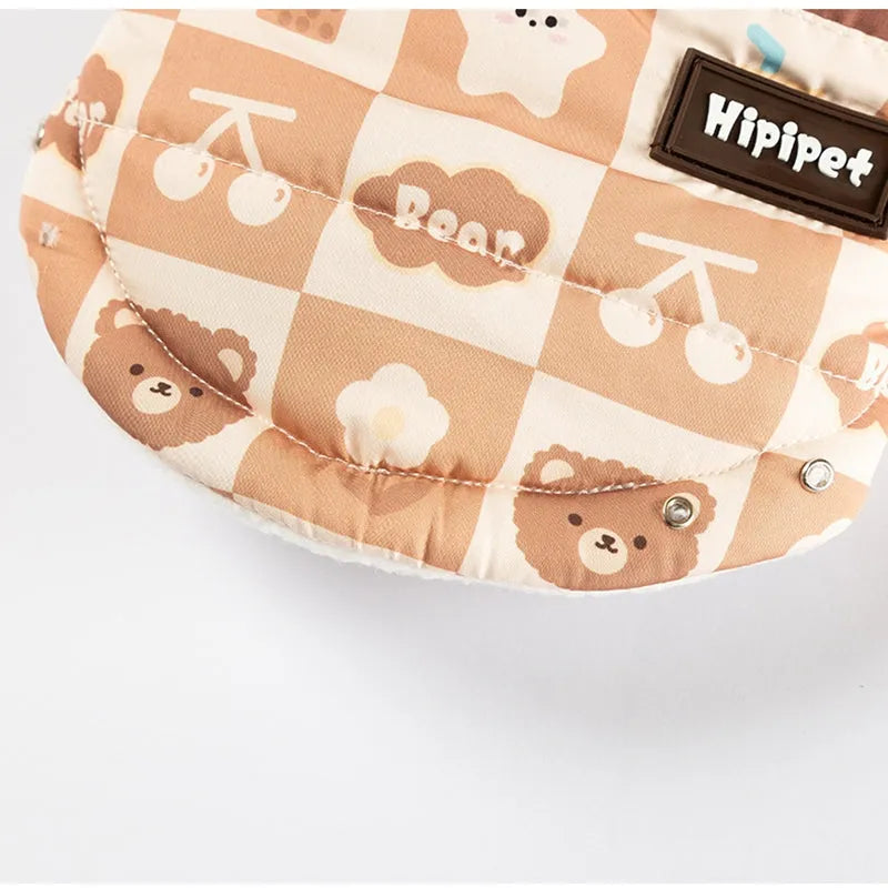Quilted two-legged pet vest in brown with bear print and integrated leash ring, for cats and dogs in autumn and winter.