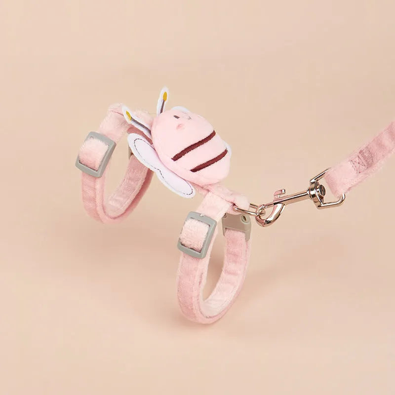 Adjustable bee-shaped cat lead in blue colour with strap and hand rope.