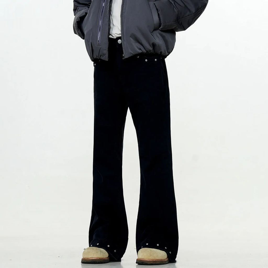 American retro straight-leg skinny jeans in black cotton fabric with a horn-shaped leg opening.