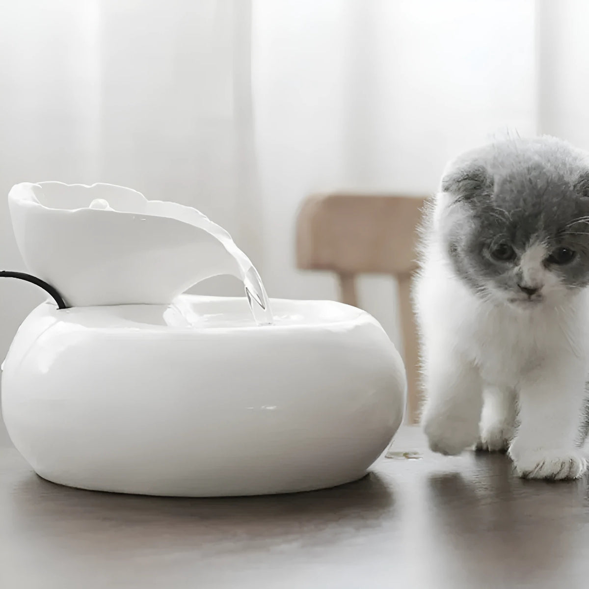 White and pink porcelain leaf automatic cat water dispenser with EU or US plug option