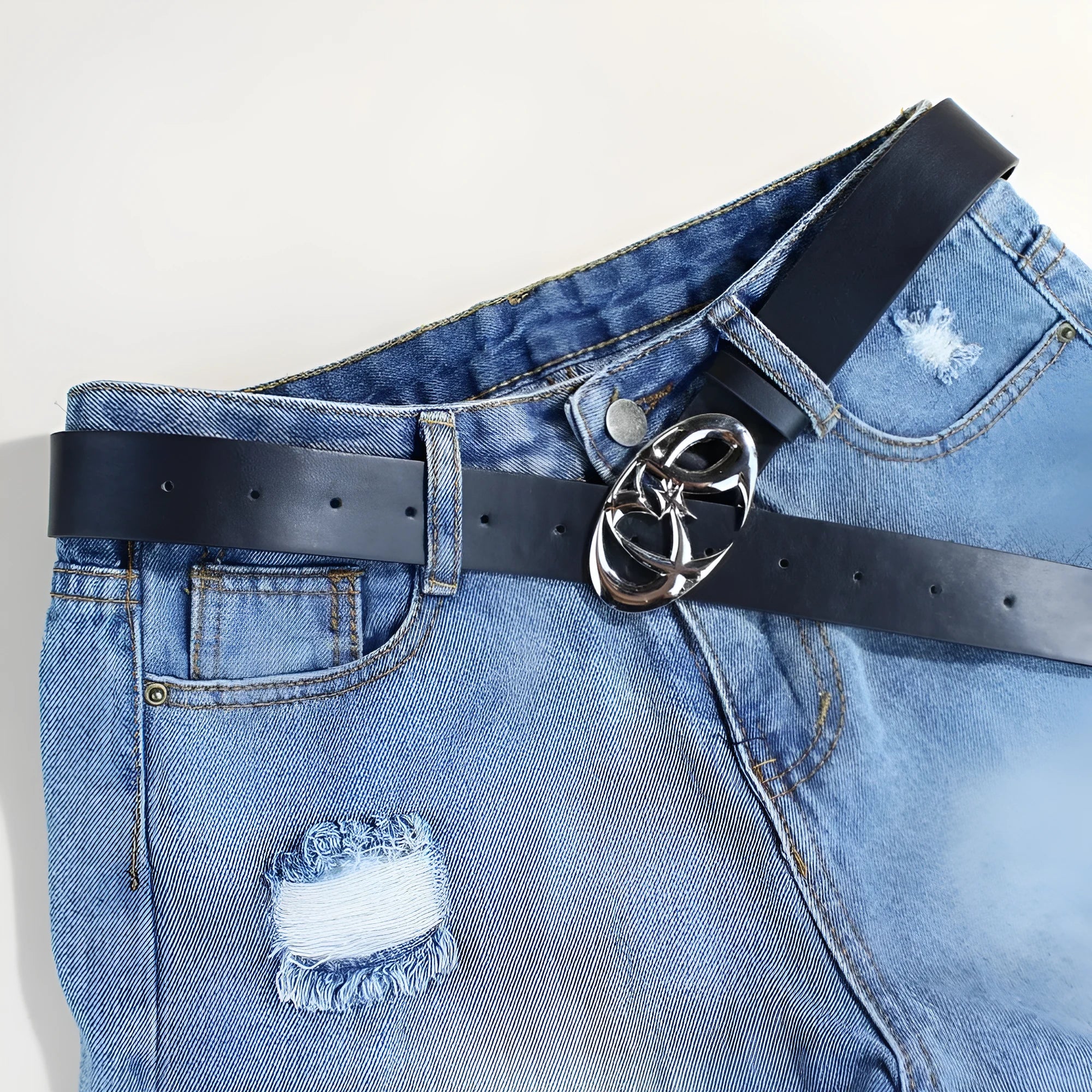 Casual PU leather belt with silver alloy buckle and snap button closure in 105cm length