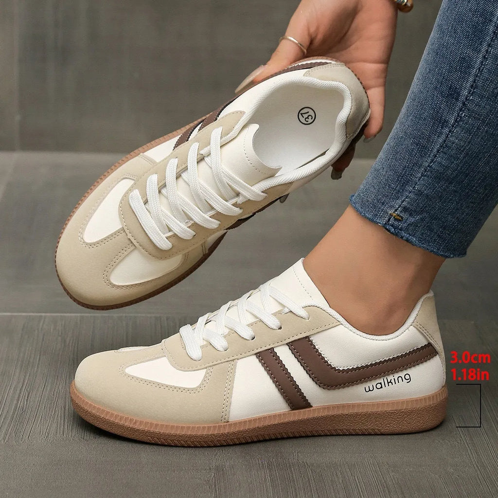 Low-top casual sneaker with artificial PU upper and rubber sole in a wine red colour.